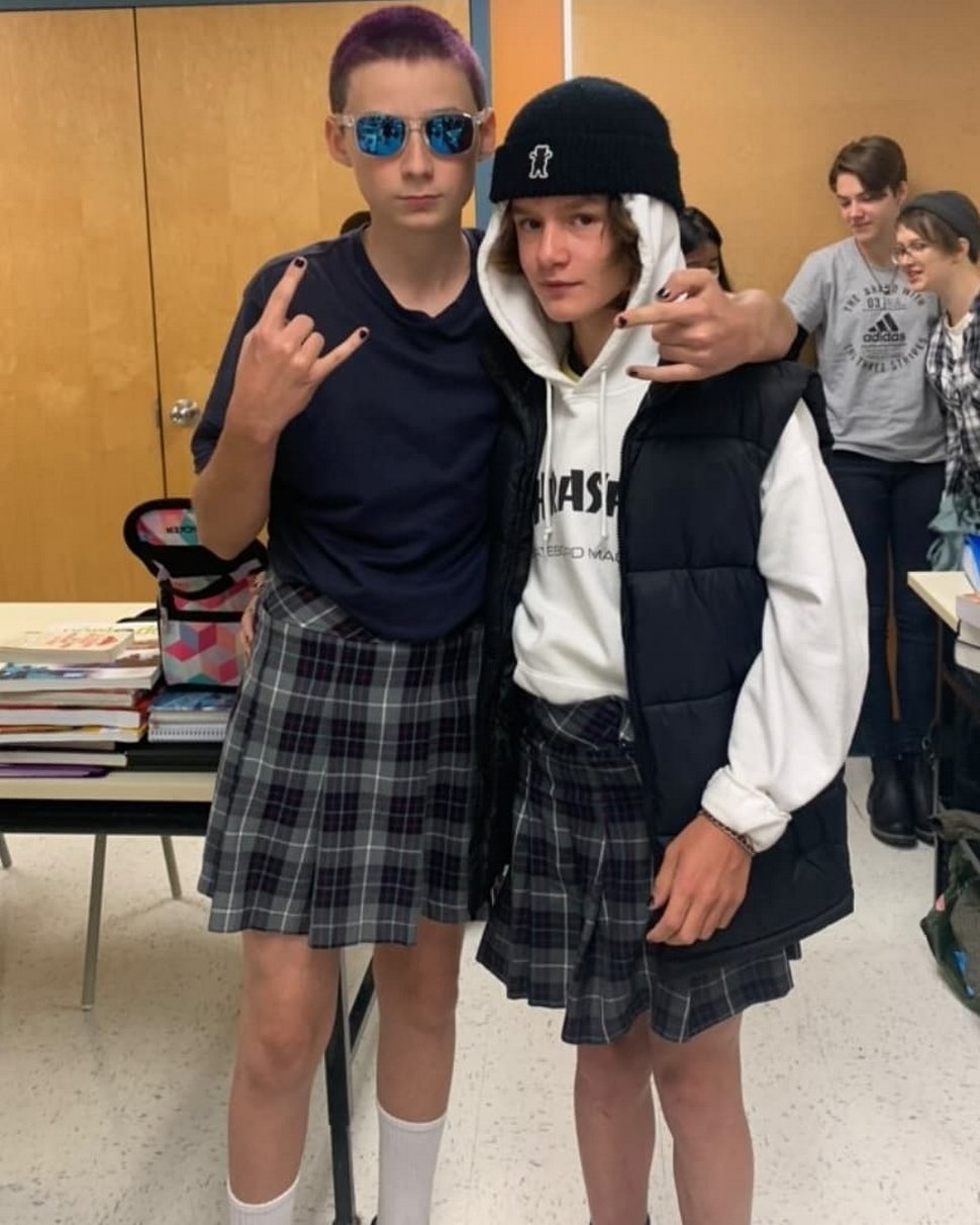 Des élèves québécois portent la jupe à l’école pour dénoncer le sexisme