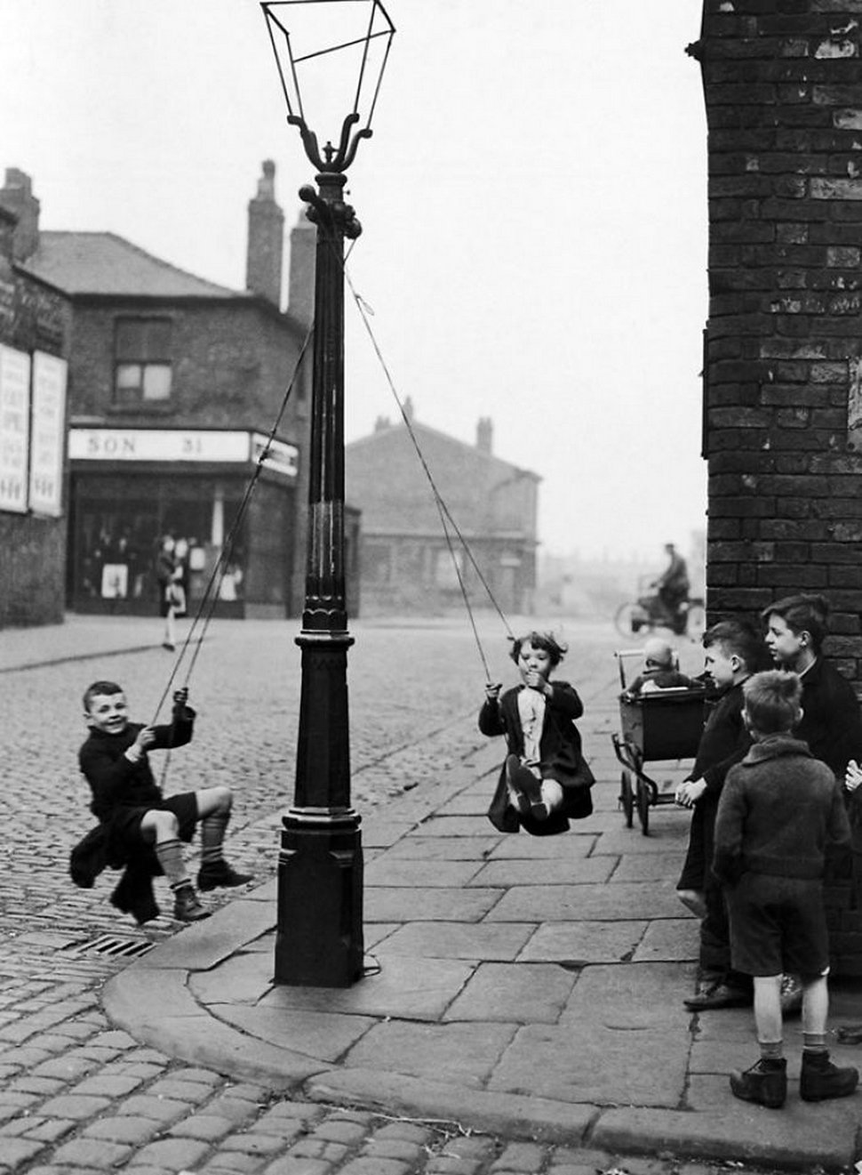 22 photos qui montrent la vie des enfants avant les smartphones, quand ils s’amusaient vraiment ! Par Janvier Doyon Enfants-jouent-avant-smartphones-005