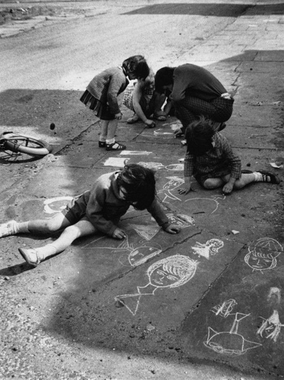 22 photos qui montrent la vie des enfants avant les smartphones, quand ils s’amusaient vraiment ! Par Janvier Doyon Enfants-jouent-avant-smartphones-023