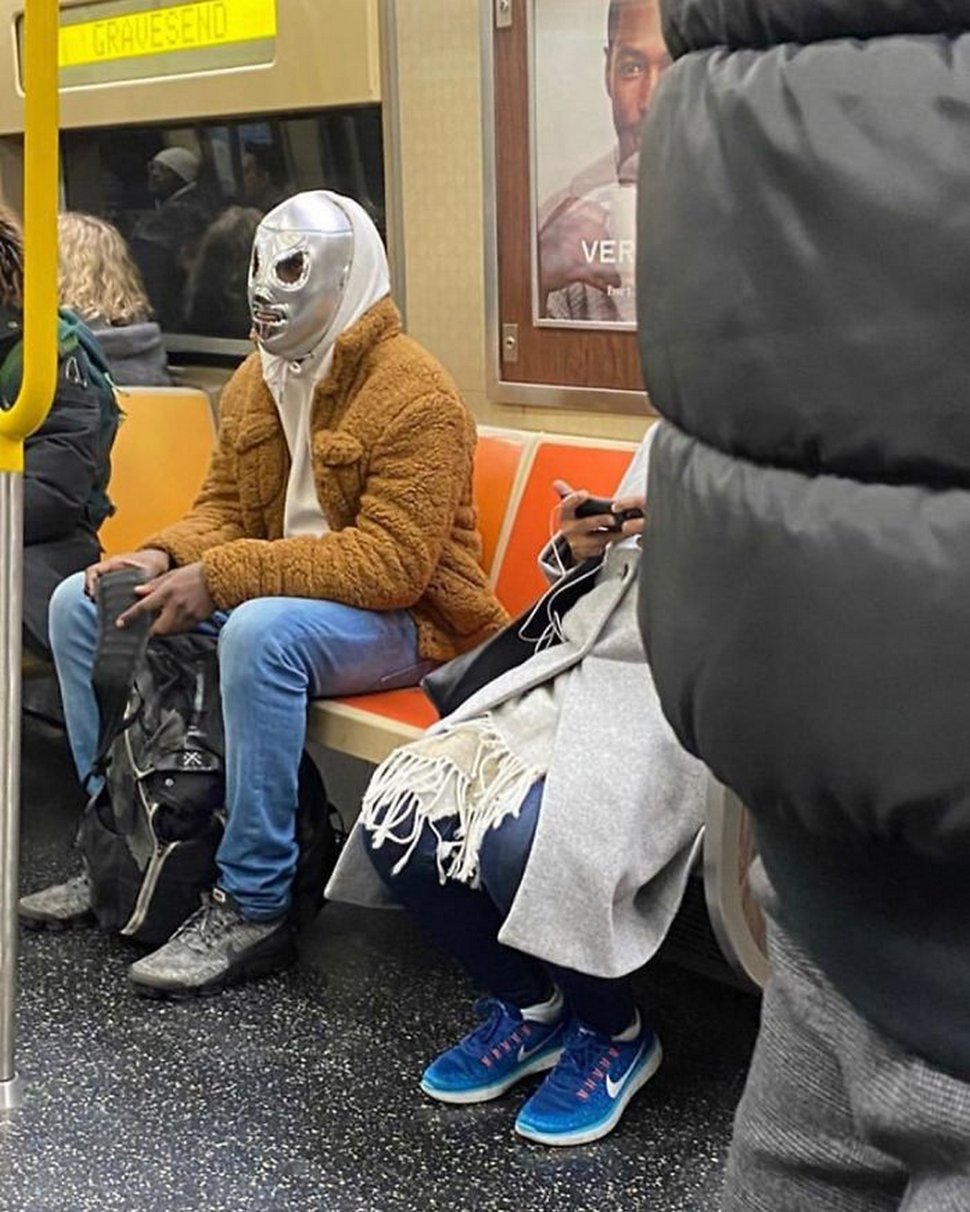 22 fois où des gens ont vu les masques les plus étranges et les plus originaux dans le métro