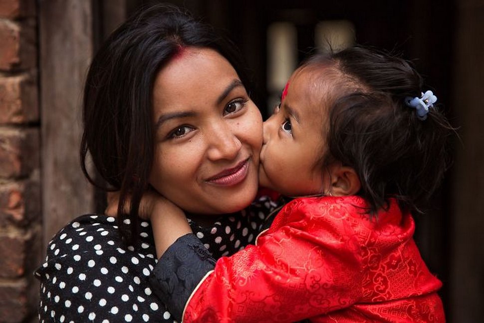 Cette photographe présente la beauté de la maternité en 26 clichés capturés à travers le monde
