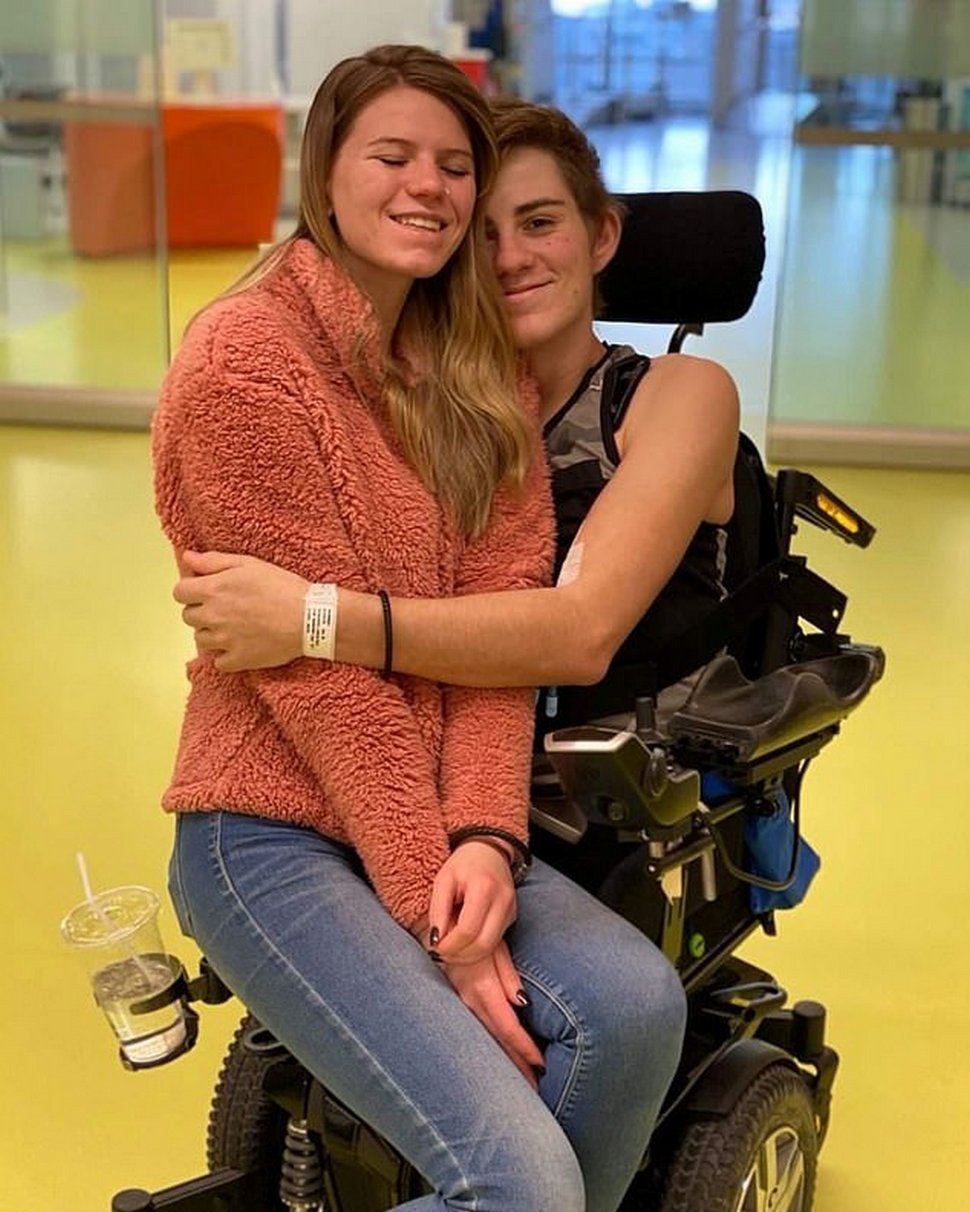 Un adolescent écrasé par un chariot élévateur choisit d’amputer la moitié inférieure de son corps pour sauver sa propre vie