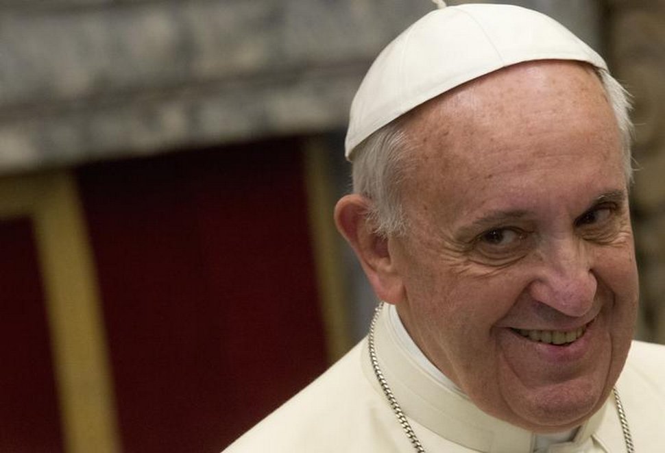 Le compte Instagram du pape François a été surpris à aimer la photo d’une mannequin
