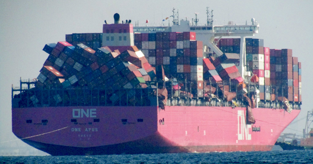 Un cargo perd près de 2 000 conteneurs par-dessus bord lors d’une tempête