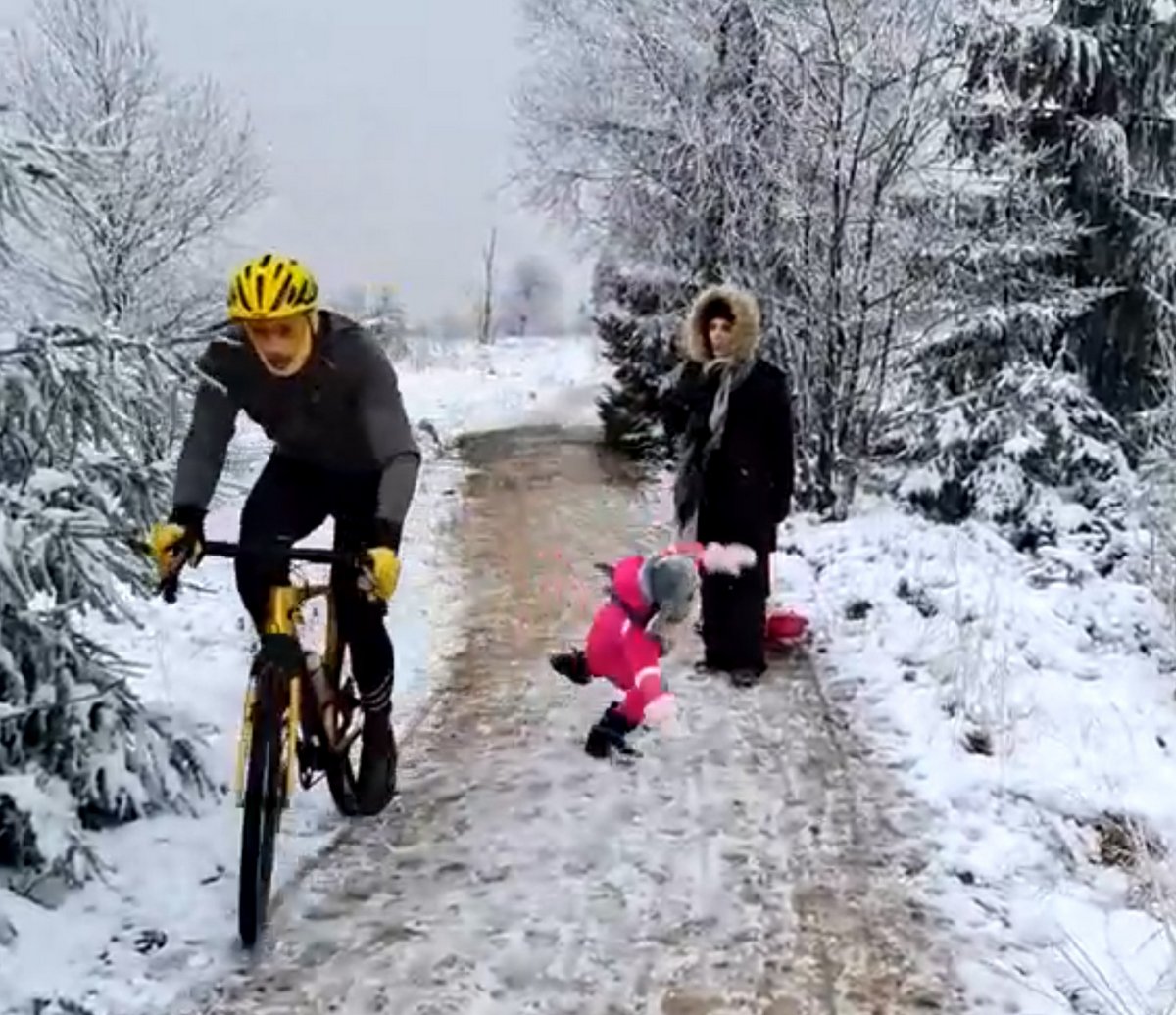 Le cycliste impatient qui a « volontairement » renversé une petite fille sur le chemin refuse de s’excuser