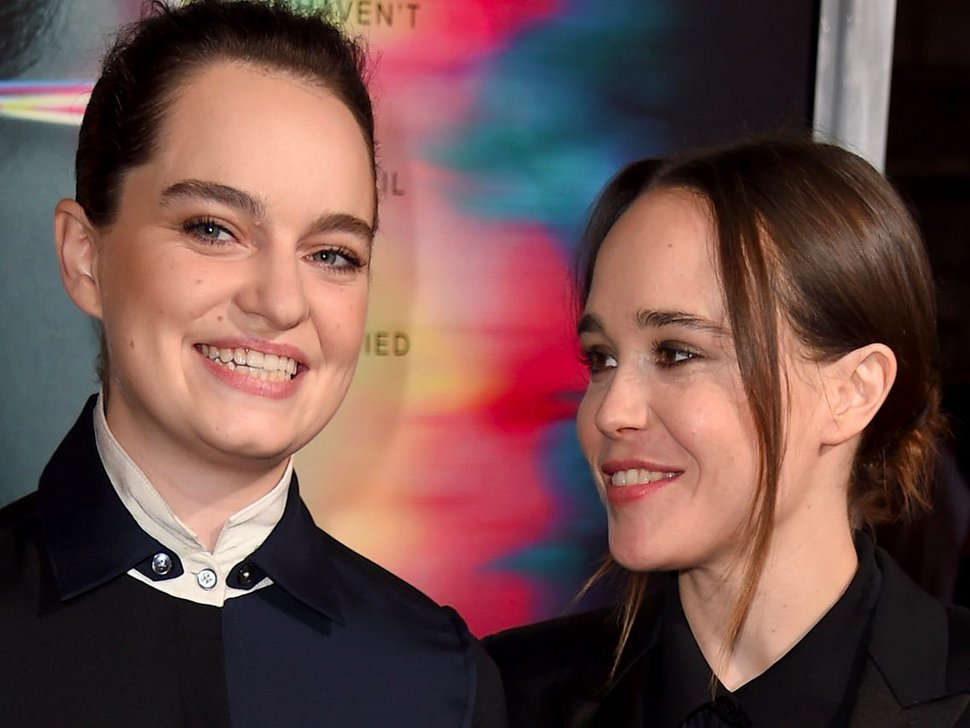 La femme d’Elliot Page dit qu’elle est fière du coming out trans de la star
