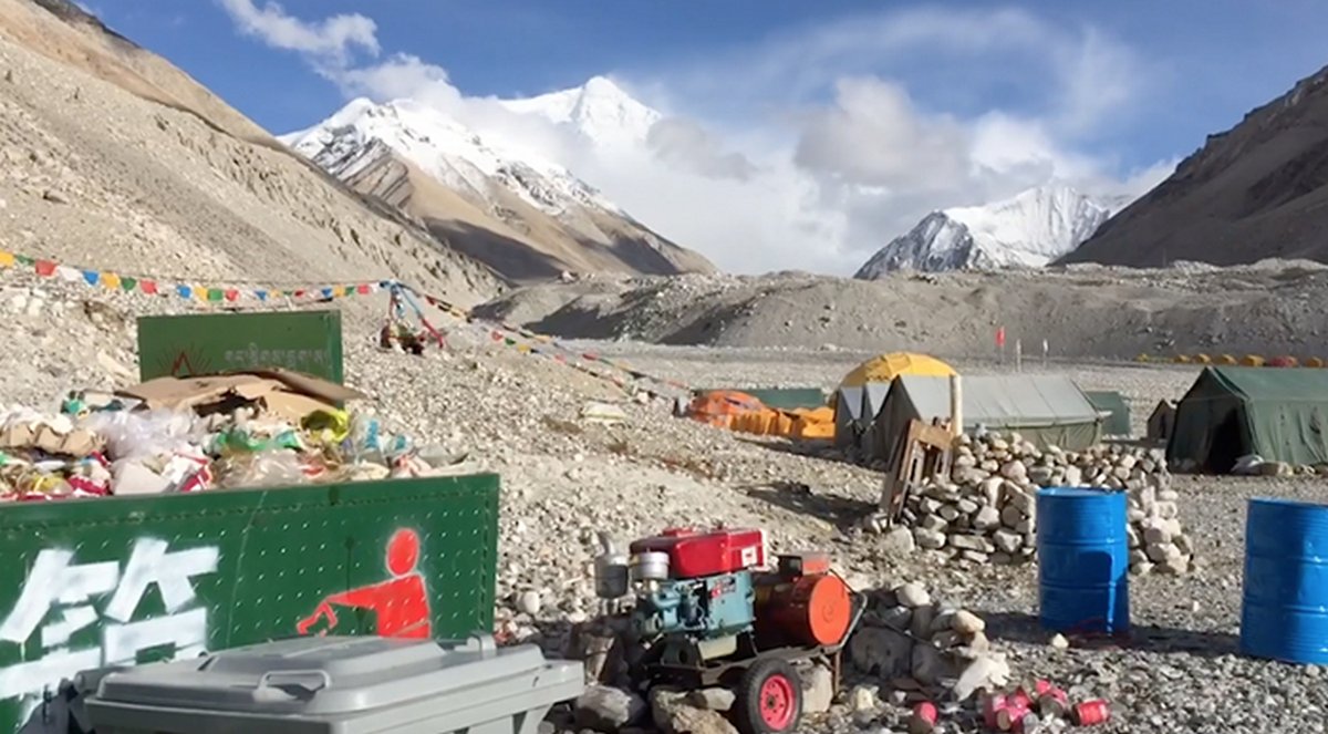 Cette alpiniste française a organisé un nettoyage massif de l’Everest et a nettoyé 8,5 tonnes de déchets