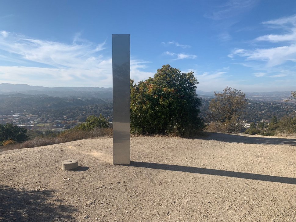 Un troisième monolithe en métal vient d’apparaitre en Californie