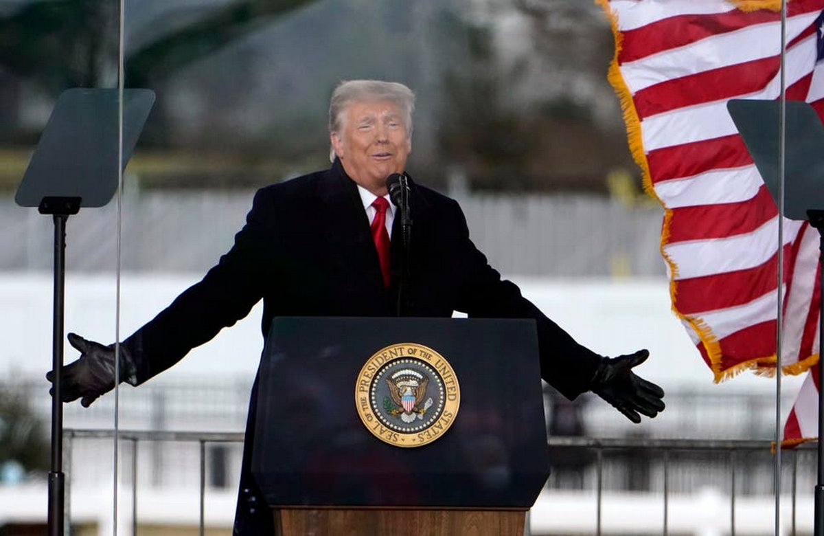 Donald Trump suspendu de Twitter de façon permanente