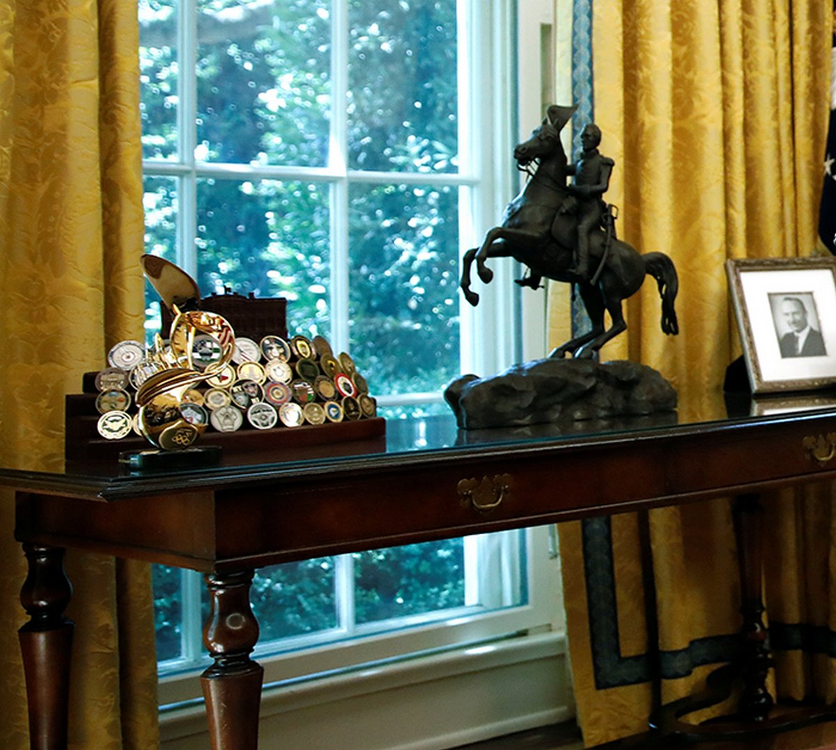 18 photos qui montrent les différences entre le Bureau ovale de Biden et celui de Trump
