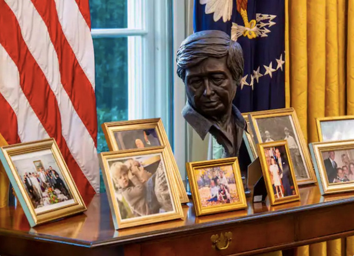 18 photos qui montrent les différences entre le Bureau ovale de Biden et celui de Trump