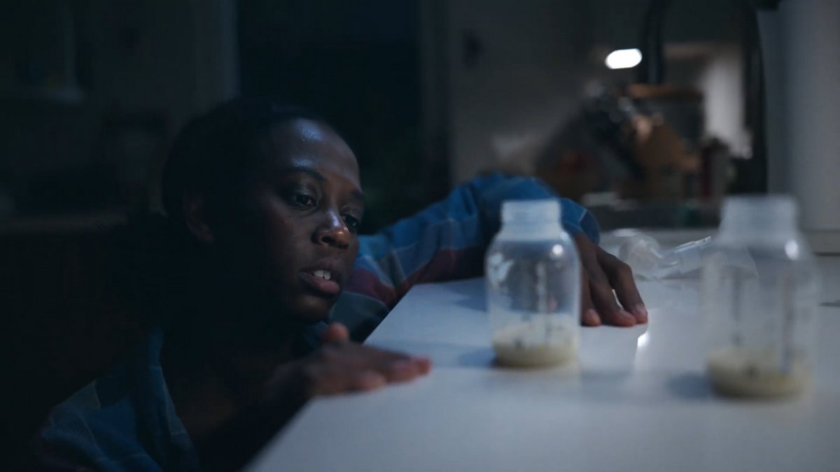 Cette nouvelle pub montre la réalité des femmes et leurs seins lors de l’allaitement et elle sera diffusée pendant les Golden Globes