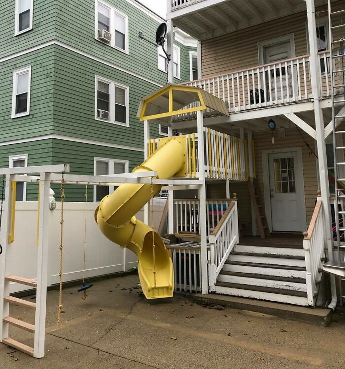 Ces inspecteurs de maisons ont découvert des choses si étranges qu’ils n’ont pu s’empêcher de prendre une photo