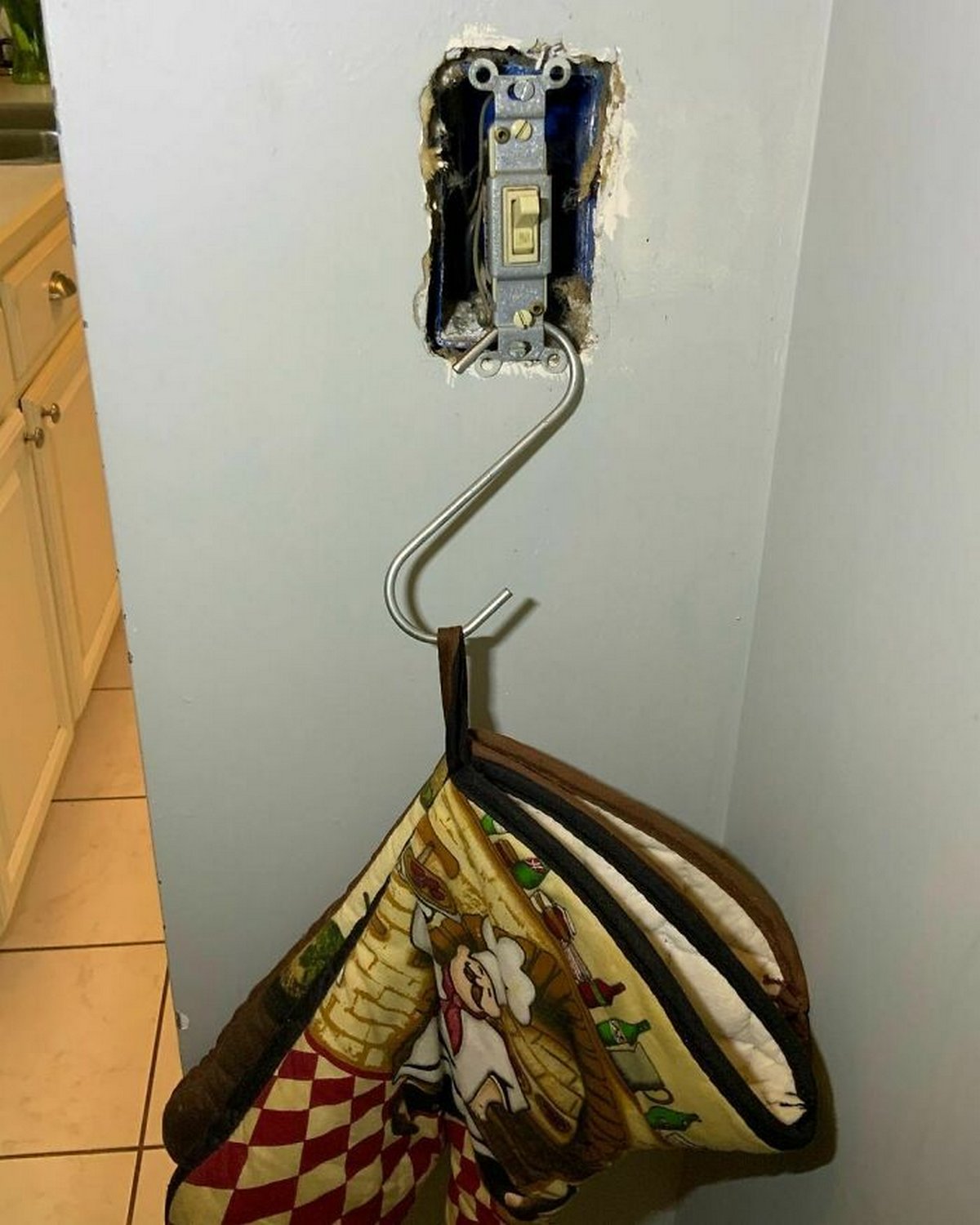 Ces inspecteurs de maisons ont découvert des choses si étranges qu’ils n’ont pu s’empêcher de prendre une photo