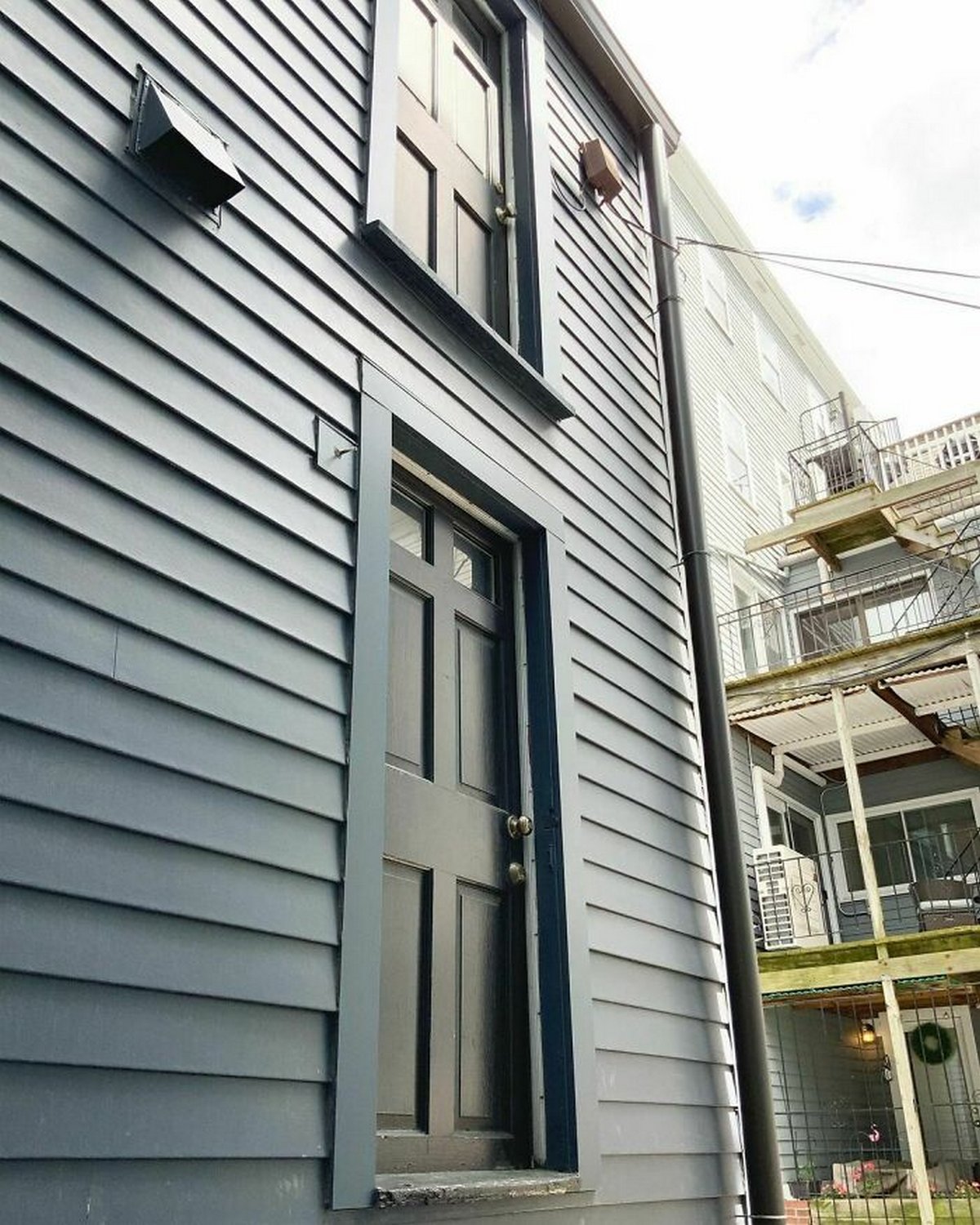 Ces inspecteurs de maisons ont découvert des choses si étranges qu’ils n’ont pu s’empêcher de prendre une photo