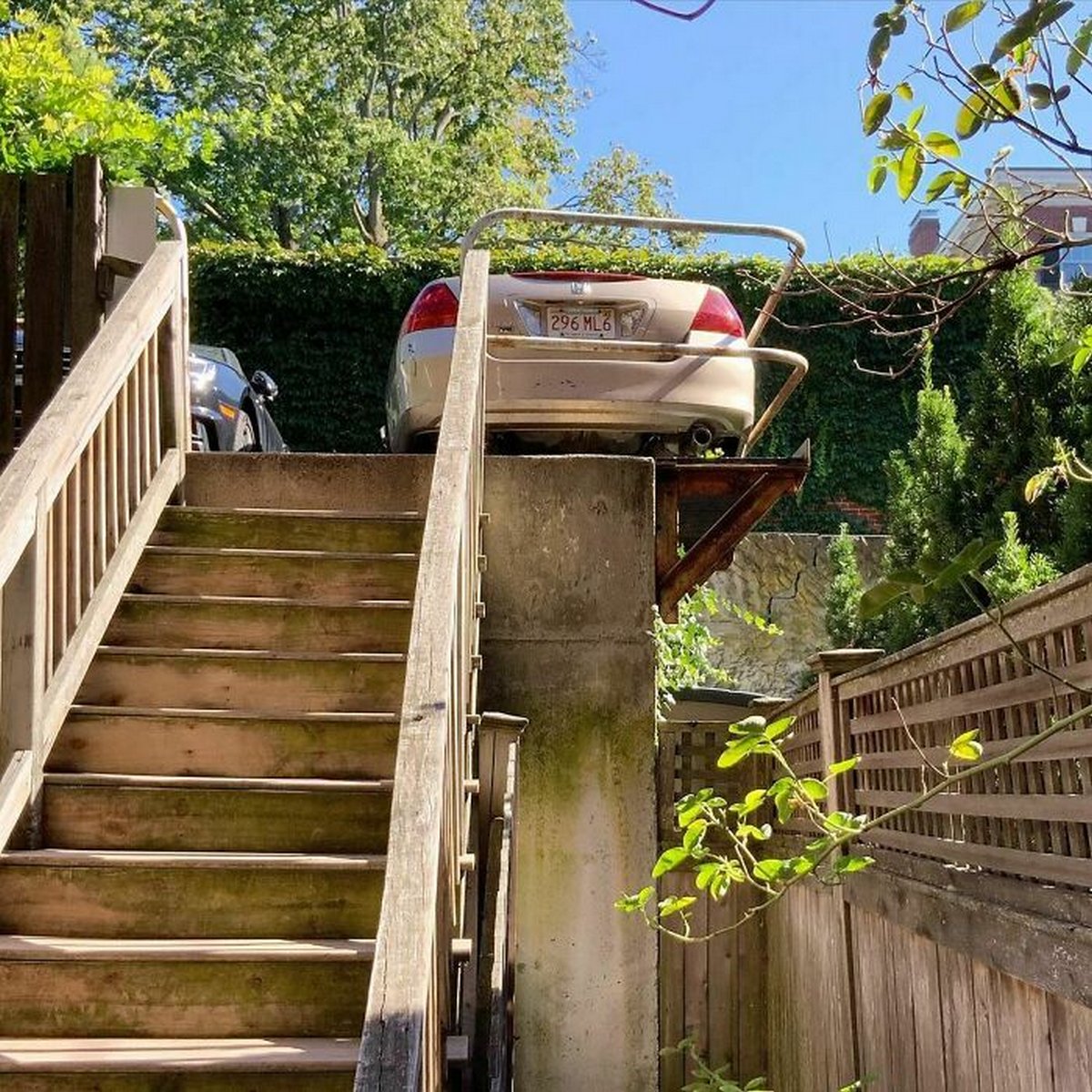 Ces inspecteurs de maisons ont découvert des choses si étranges qu’ils n’ont pu s’empêcher de prendre une photo