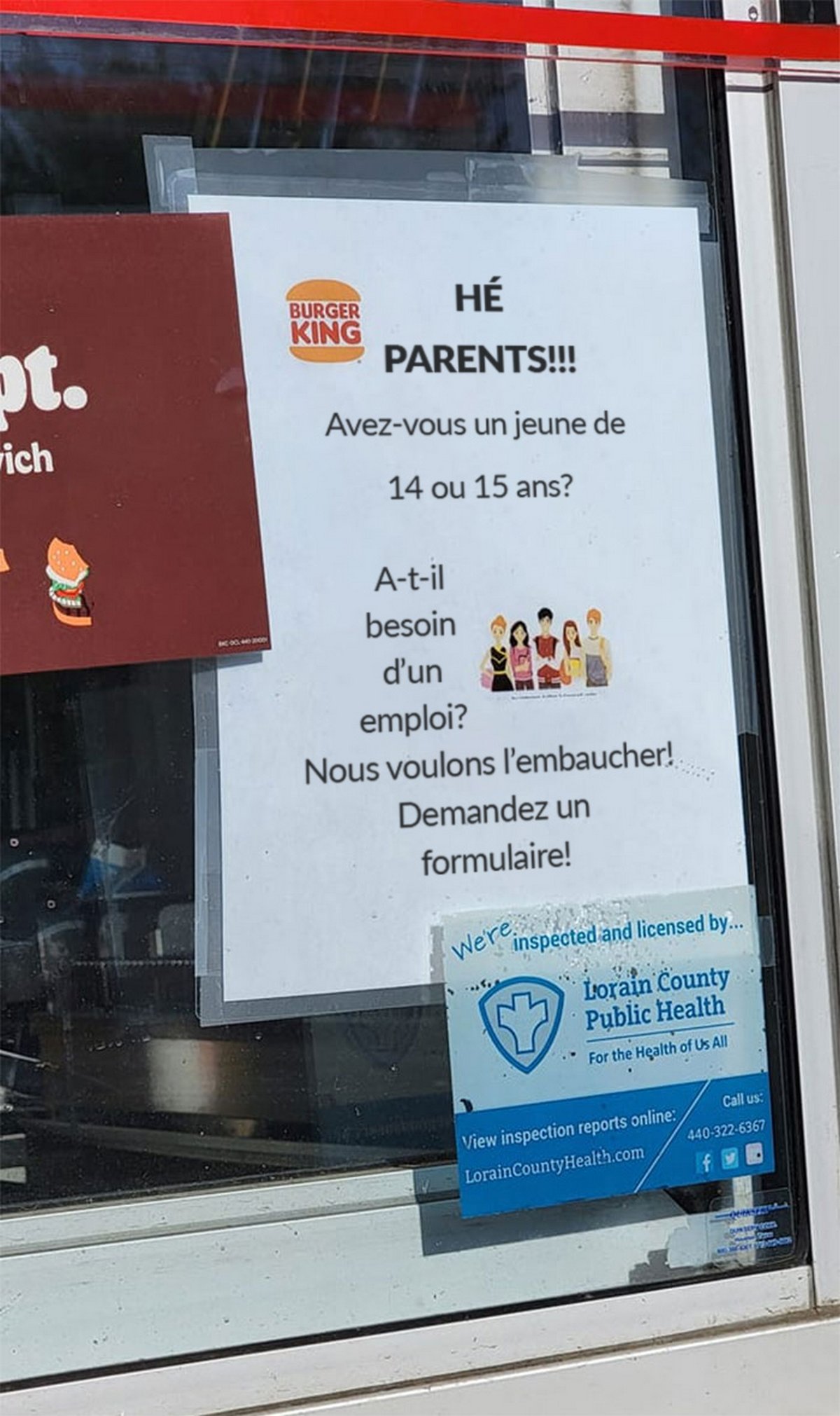 Burger King appose une affiche demandant aux parents de jeunes de 14 et 15 ans de les laisser postuler pour un emploi et les gens sont scandalisés