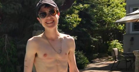 Elliot Page partage sa première photo torse nu depuis son coming out transgenre