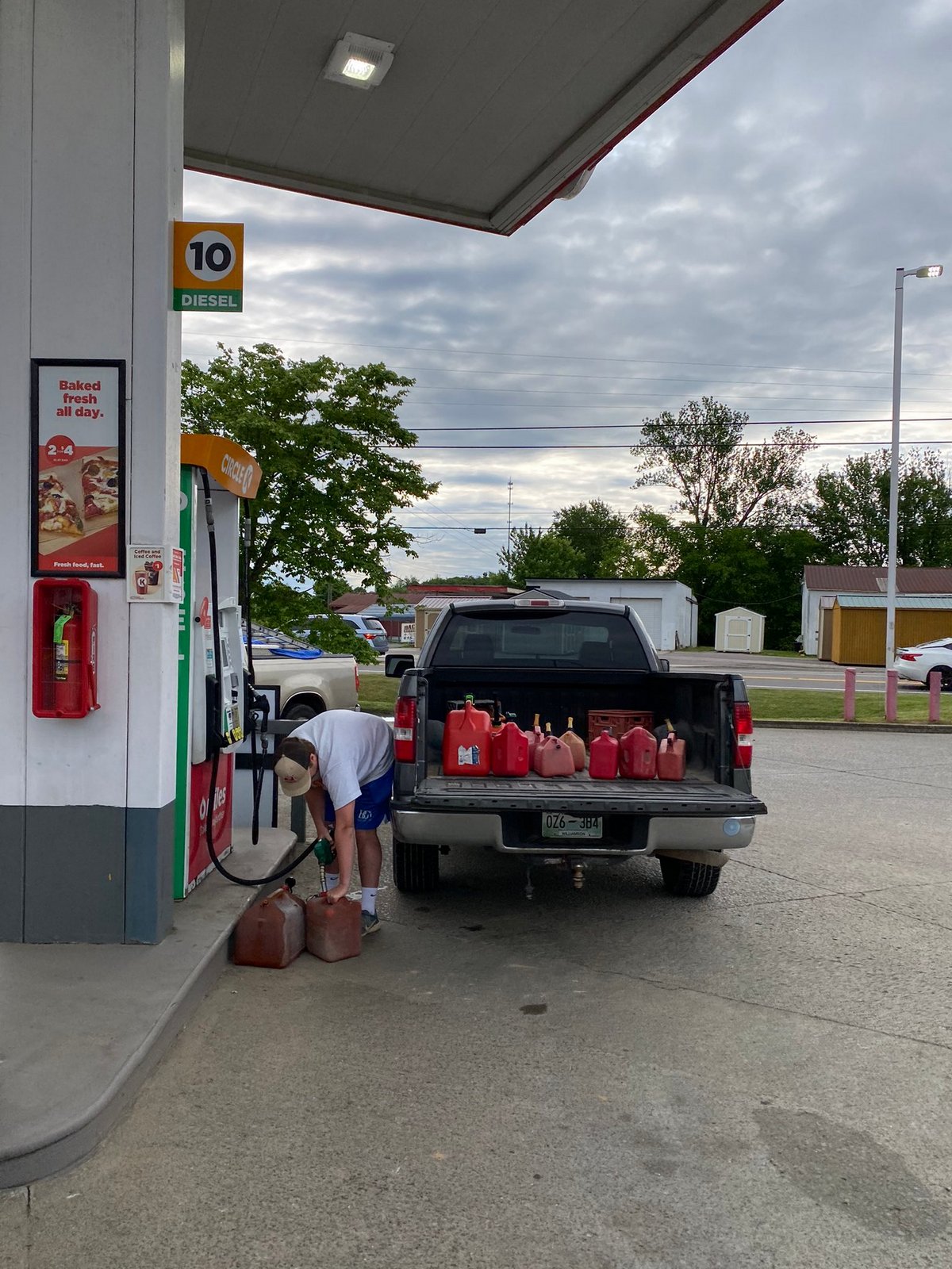 Ces photos montrent des Américains paniqués par la « pénurie d’essence » qu’ils ont créée eux-mêmes