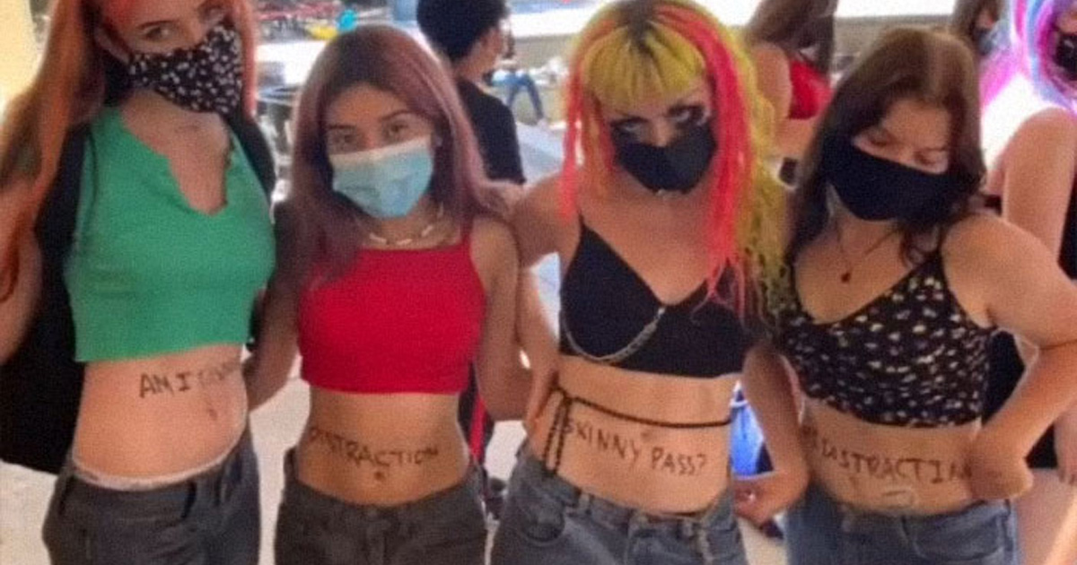 Des adolescentes dénoncent le code vestimentaire « sexiste » de leur école et leur protestation devient virale