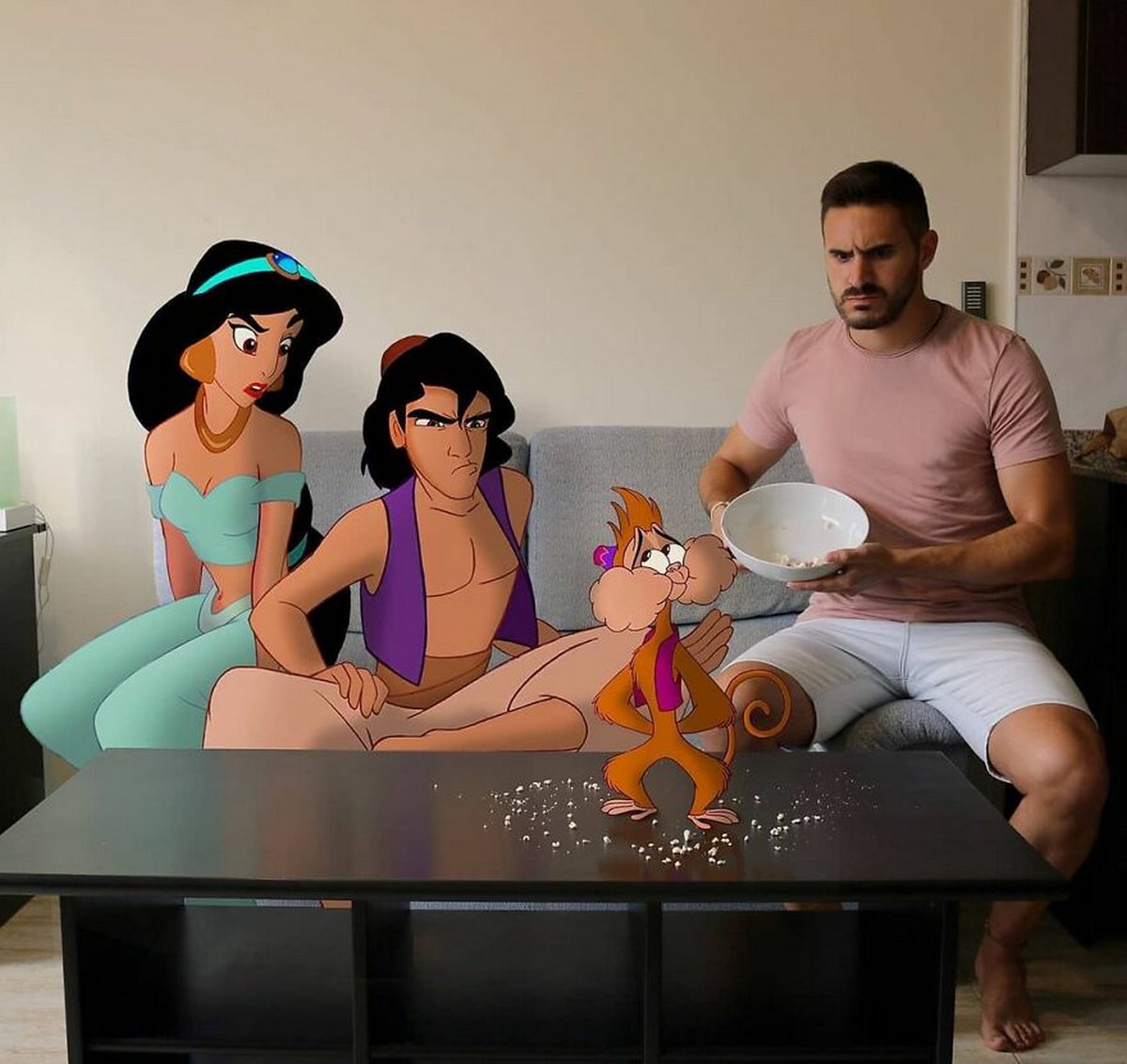 Cet homme continue d’insérer des personnages Disney dans ses photos et on dirait qu’ils s’amusent comme des fous