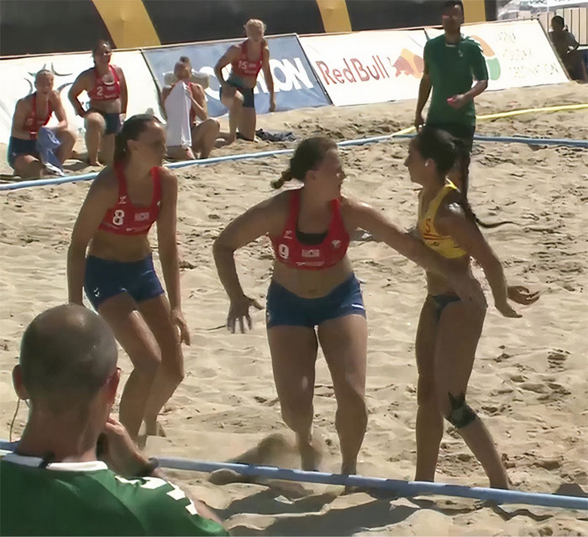 Les gens sont furieux de la décision d’infliger une amende à l’équipe féminine norvégienne de handball pour avoir choisi de porter des shorts plutôt qu’un bas de bikini