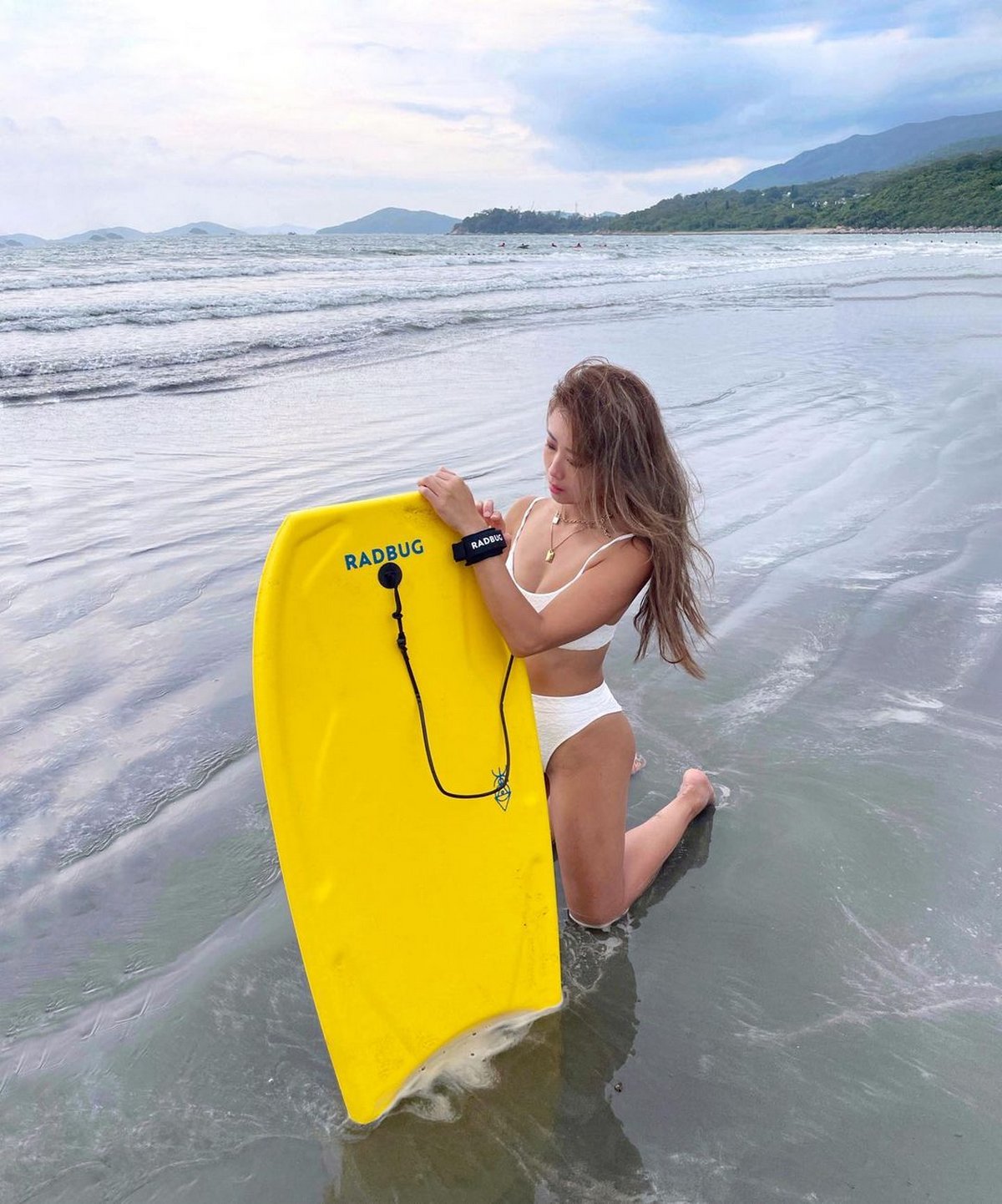 Une influenceuse fait une chute mortelle après avoir pris un selfie au bord d’une chute d’eau