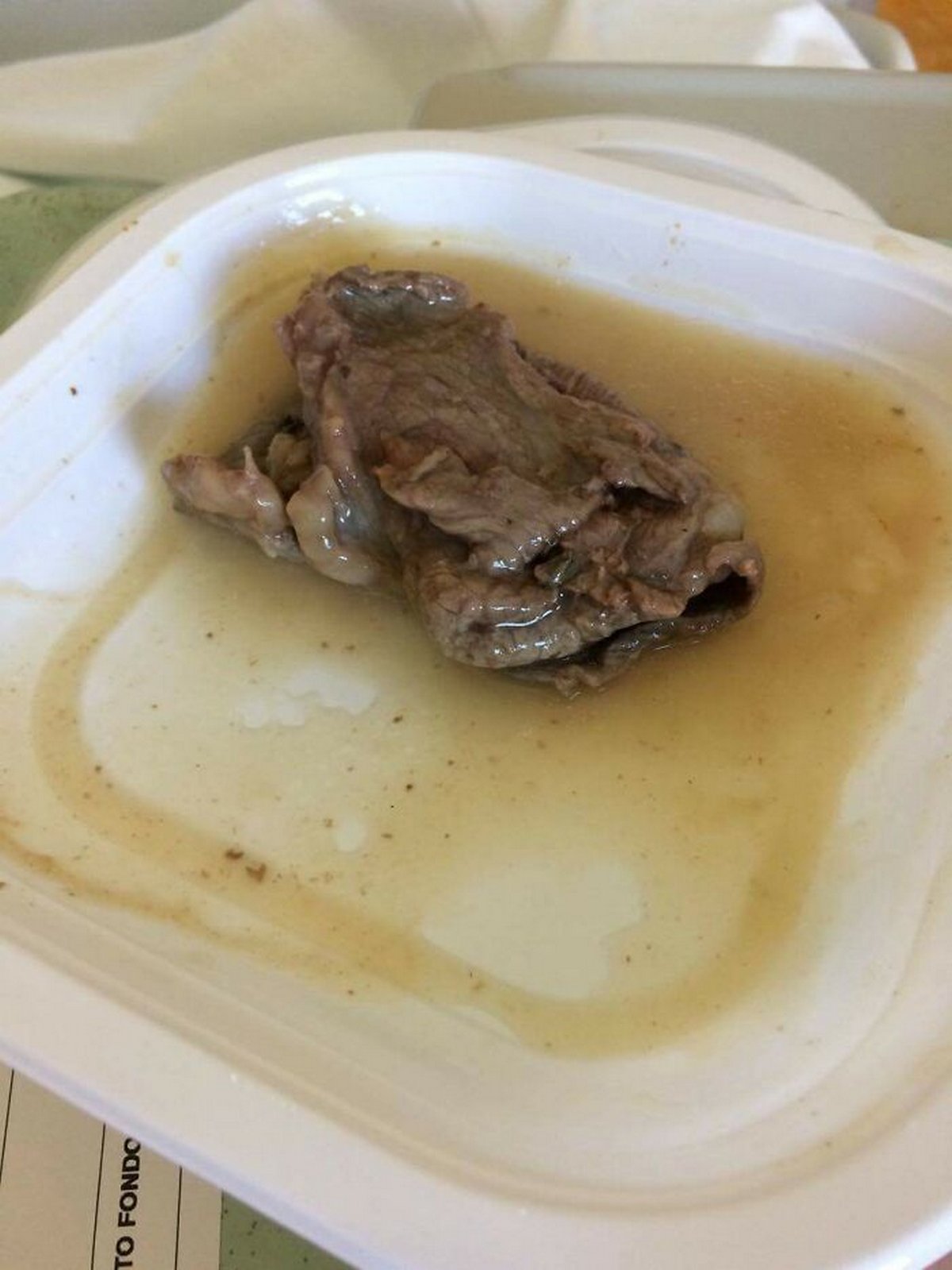 Ces gens ont reçu de la nourriture d’hôpital si dégoûtante qu’ils ont décidé de partager des photos en ligne