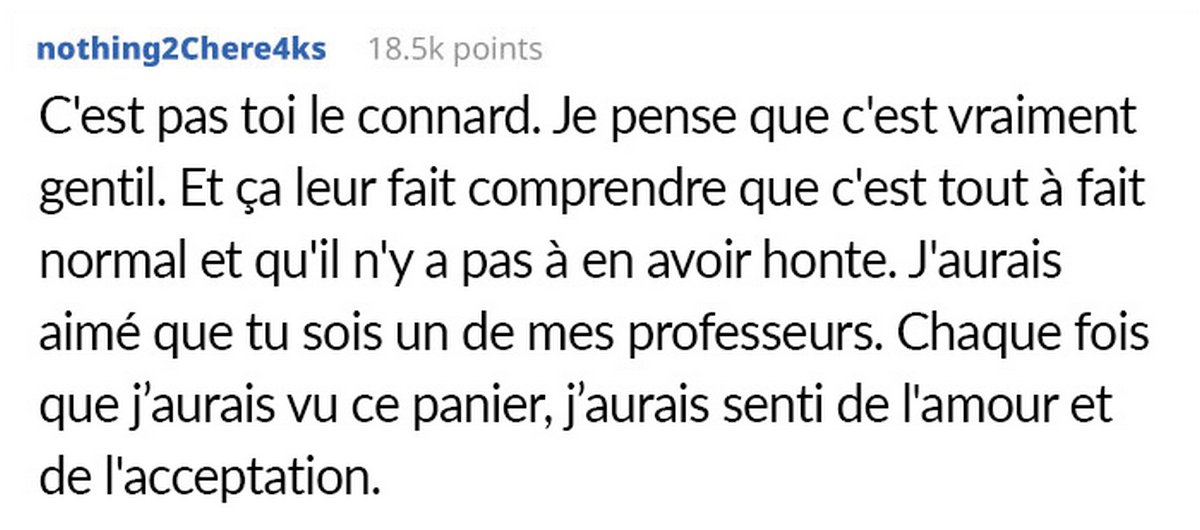 Une collègue reproche à un enseignant de garder un panier rempli de tampons et de serviettes hygiéniques pour ses élèves