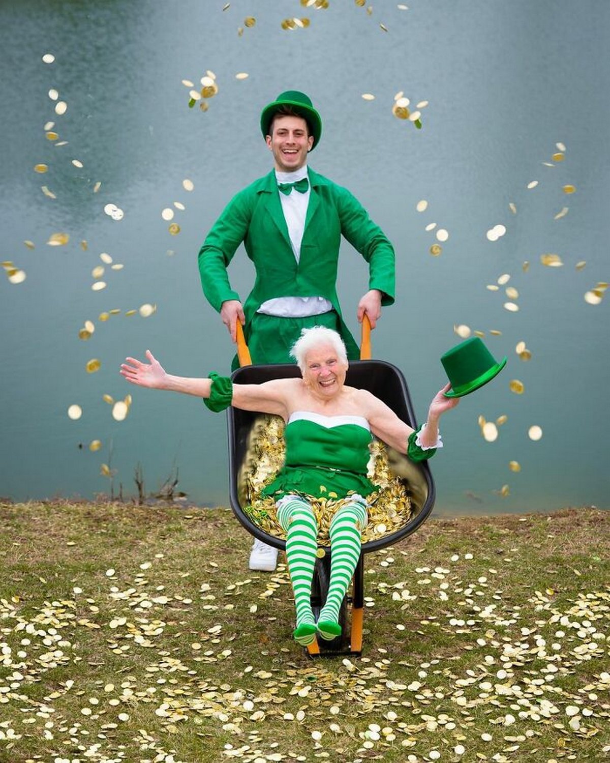 Cette grand-mère de 95 ans et son petit-fils prouvent que le plaisir n&#8217;a pas d&#8217;âge grâce à leurs costumes hilarants