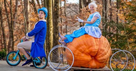 Cette grand-mère de 95 ans et son petit-fils prouvent que le plaisir n’a pas d’âge grâce à leurs costumes hilarants