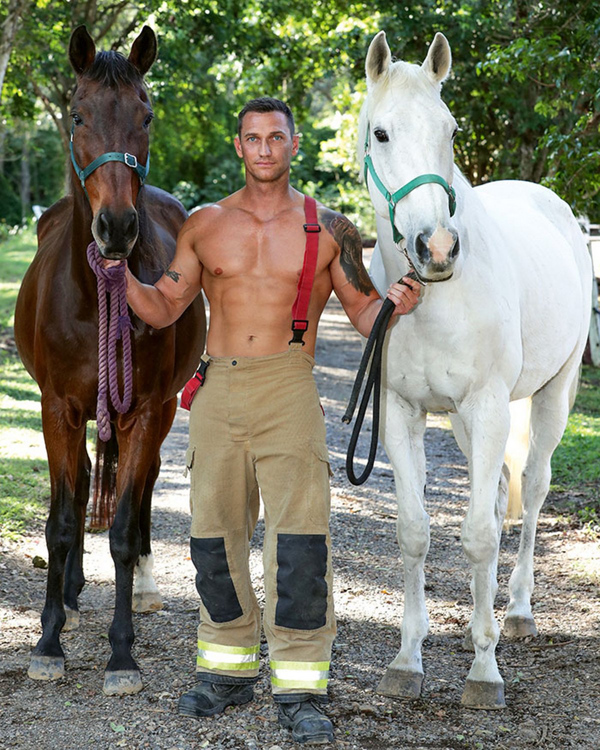 Le calendrier des pompiers australiens 2022 est arrivé et présente de nouveaux héros torse nu et des animaux adorables