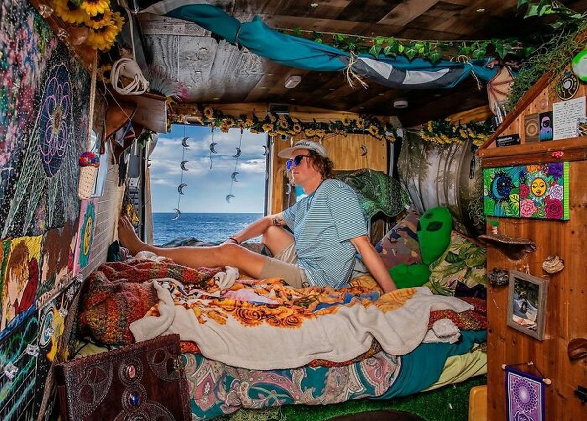 Une photographe capture des gens et leur chambre pour montrer leurs différentes façons de vivre