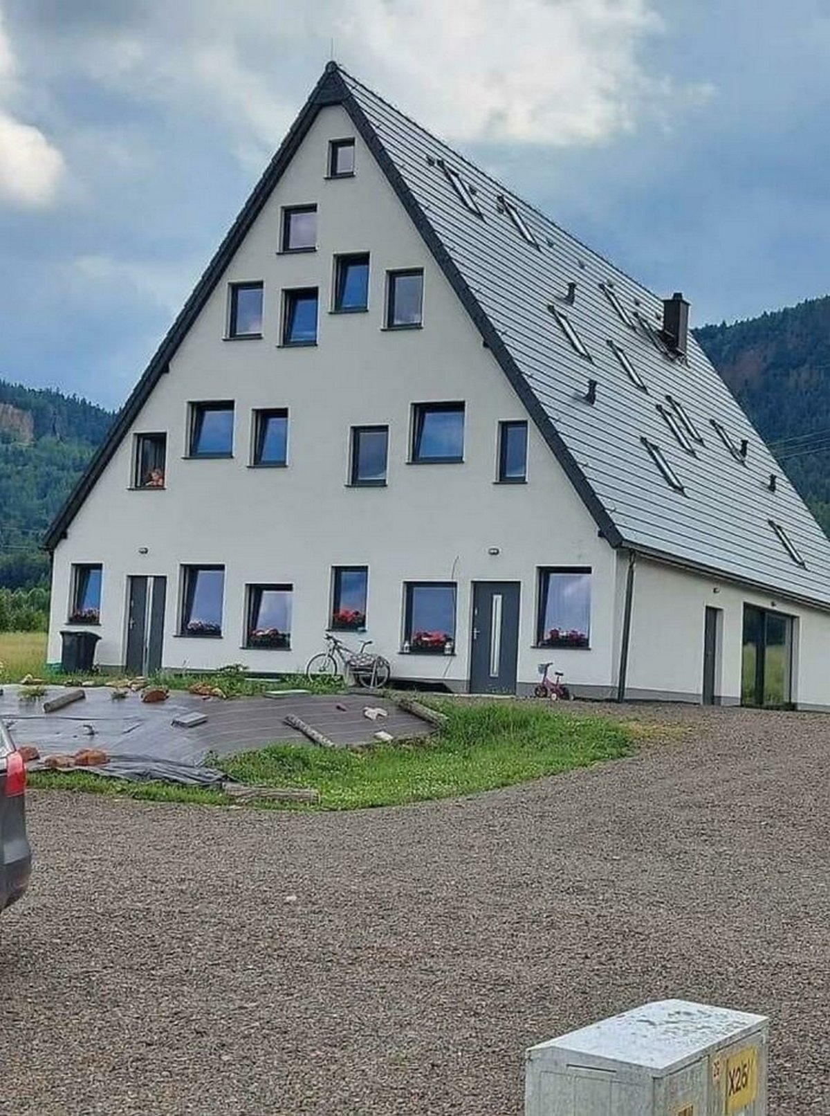 Ces gens ont trouvé des photos de maisons si ridicules qu’ils ont décidé de les partager sur le Web
