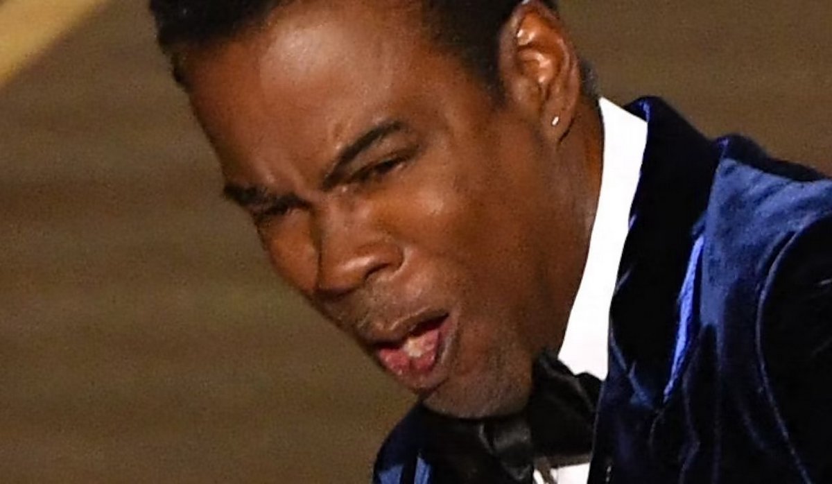 Des complotistes prétendent que Chris Rock portait un coussinet sur la joue lorsque Will Smith l’a giflé