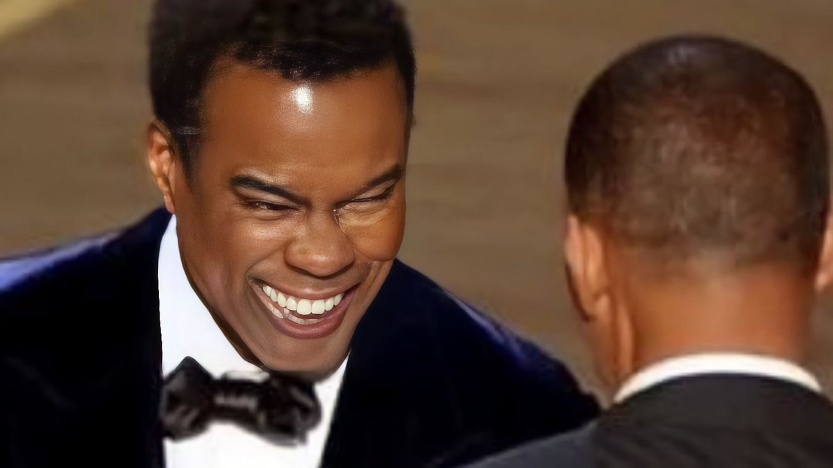 Des complotistes prétendent que Chris Rock portait un coussinet sur la joue lorsque Will Smith l’a giflé