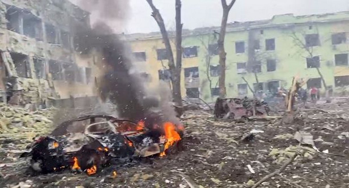 La Russie affirme que le bombardement d’un hôpital pour enfants en Ukraine est un « fake news »