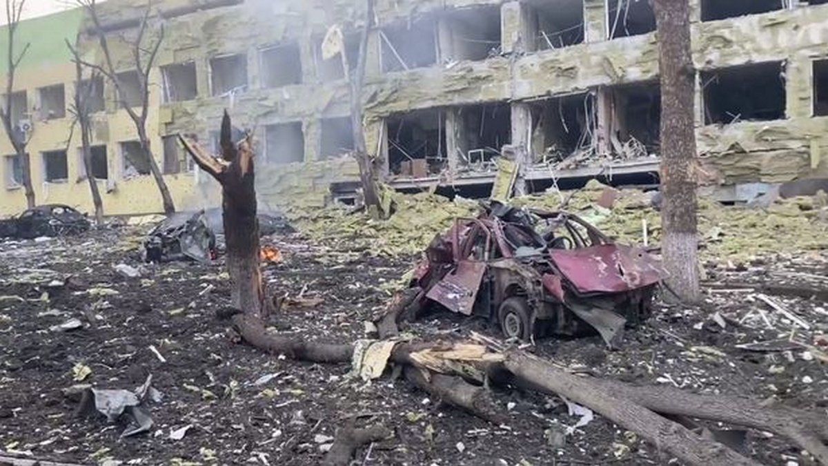 La Russie affirme que le bombardement d’un hôpital pour enfants en Ukraine est un « fake news »