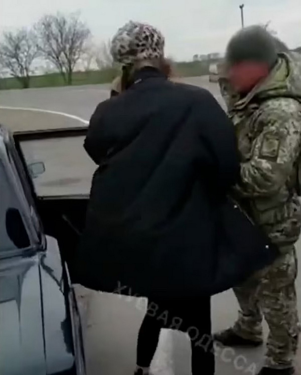 Les autorités ukrainiennes arrêtent un homme qui s’est habillé en femme pour éviter la conscription