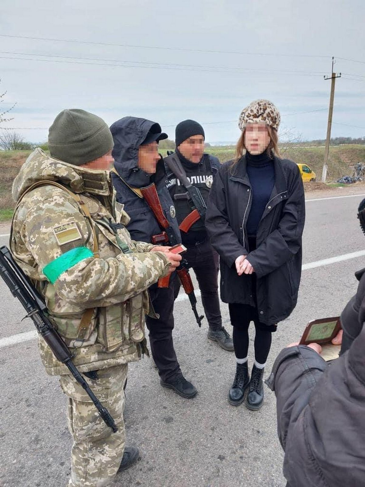 Les autorités ukrainiennes arrêtent un homme qui s’est habillé en femme pour éviter la conscription