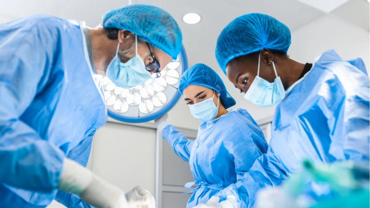 Ce chirurgien planifie la première transplantation d’utérus au monde pour les femmes transgenres