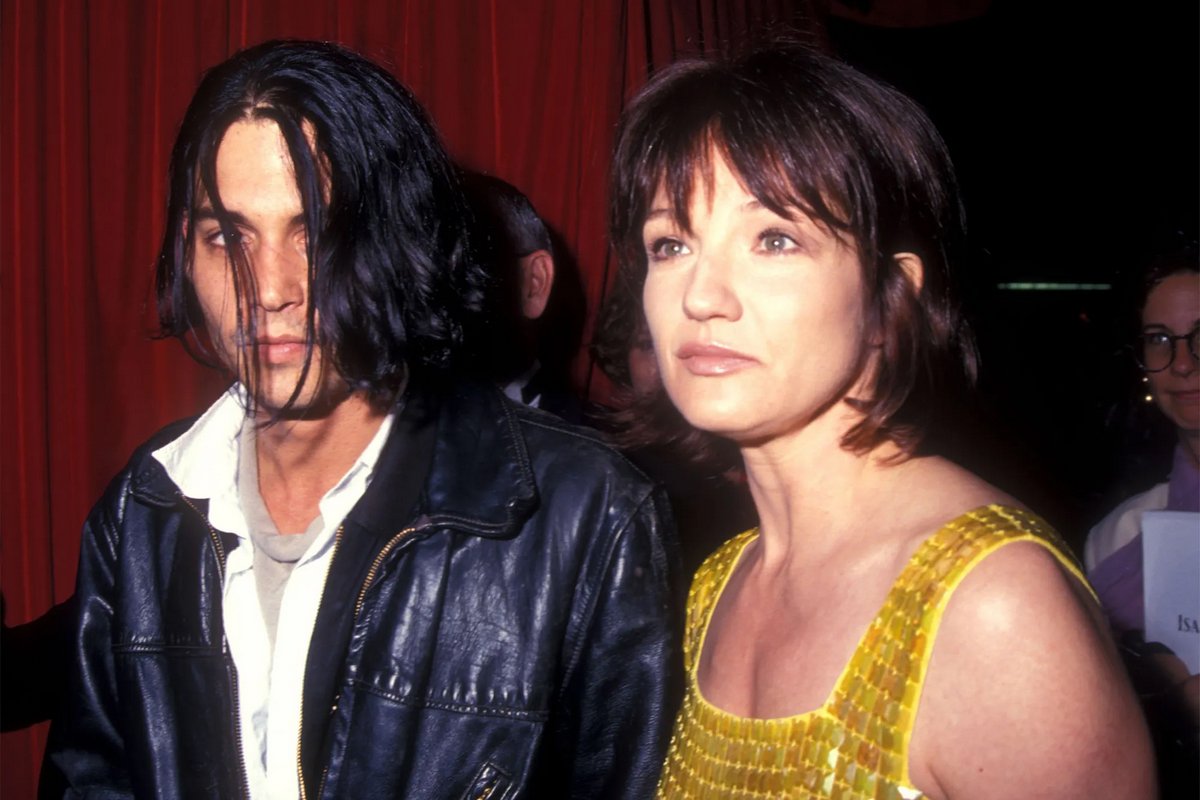 L’ex-petite amie de Johnny Depp témoigne qu’il était un « petit ami jaloux et contrôlant »