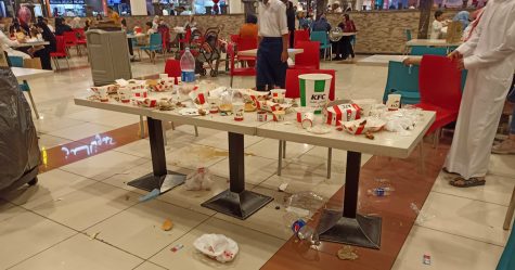 Des clients furieux après qu’une famille a laissé derrière elle une table entière de déchets chez KFC