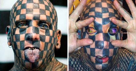Cet homme avec 848 tatouages carrés éternue de l’encre noire et souffre terriblement