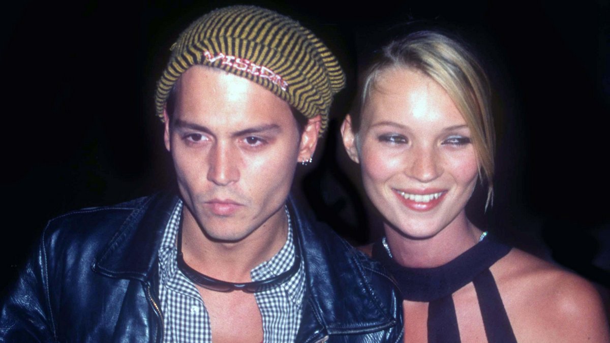 Kate Moss dit que Johnny Depp ne l’a jamais poussée ou jetée dans les escaliers