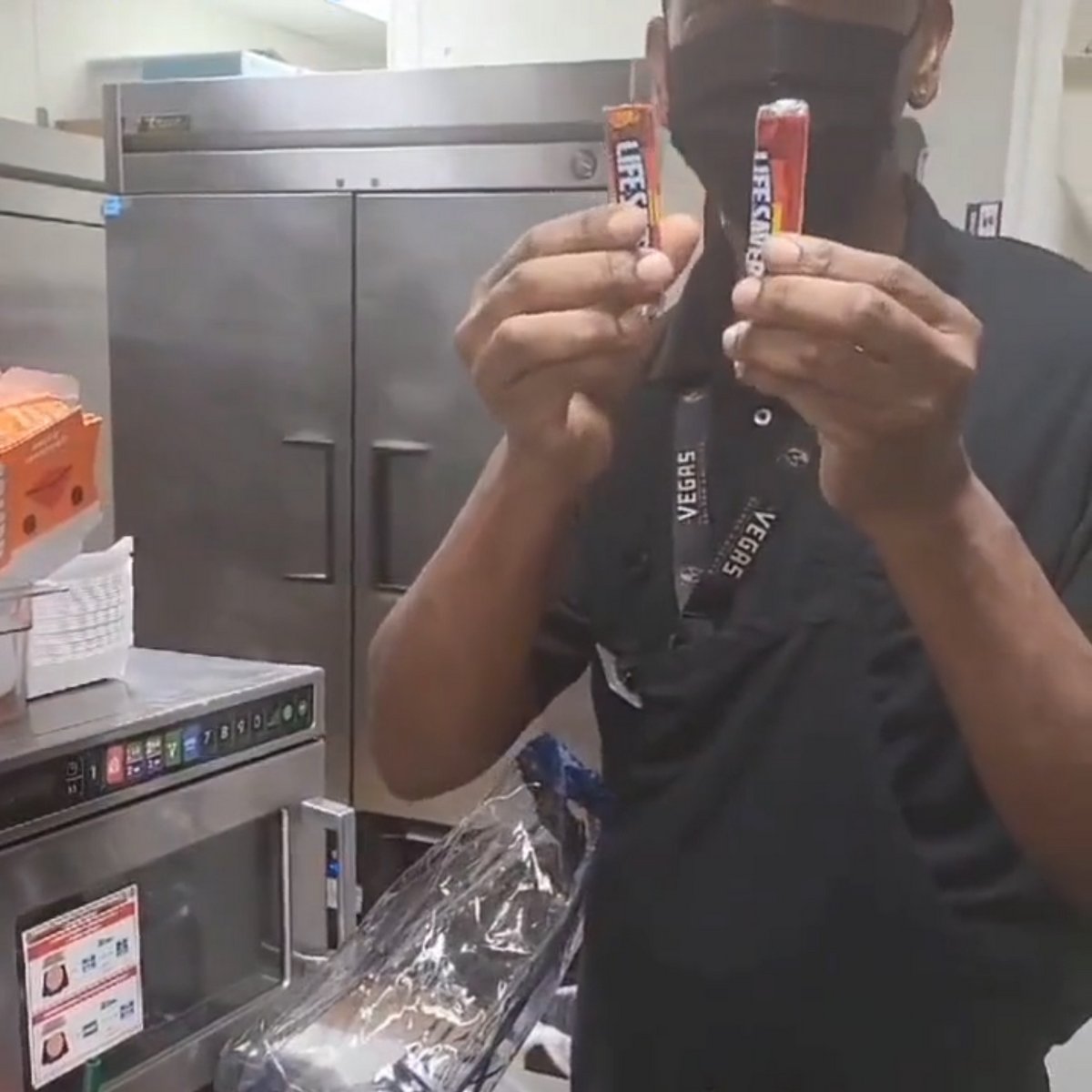 Un employé de Burger King reçoit un simple sac cadeau après 27 ans de service