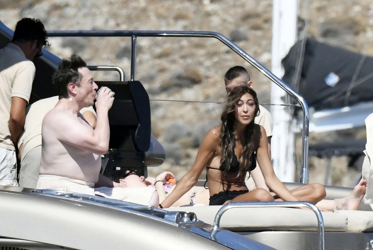 Elon Musk réagit aux photos de lui torse nu faisant la fête sur un yacht