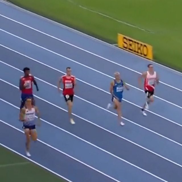 Un coureur arrive dernier au 400 mètres car son pénis n’arrête pas de ...