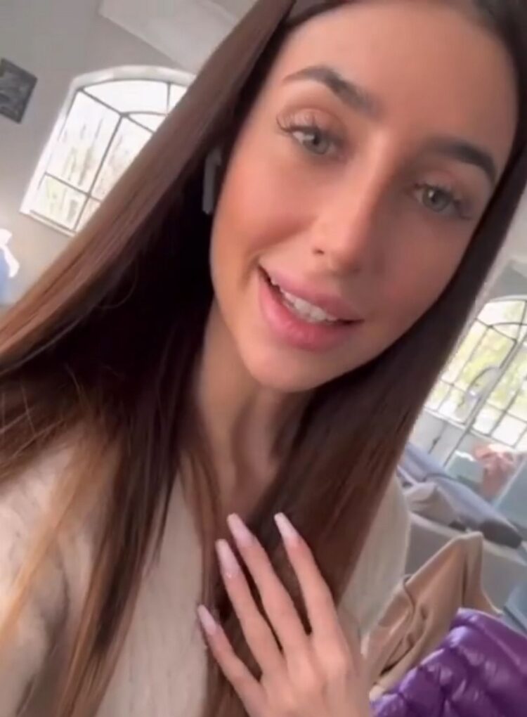 Une femme bannie d’OnlyFans après avoir filmé une scène avec un fan mineur par mégarde - ipnoze