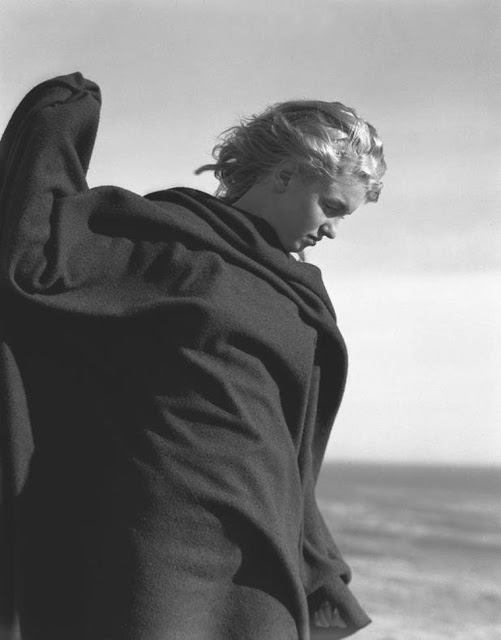 marilyn-monroe-andre-de-dienes-1945-01